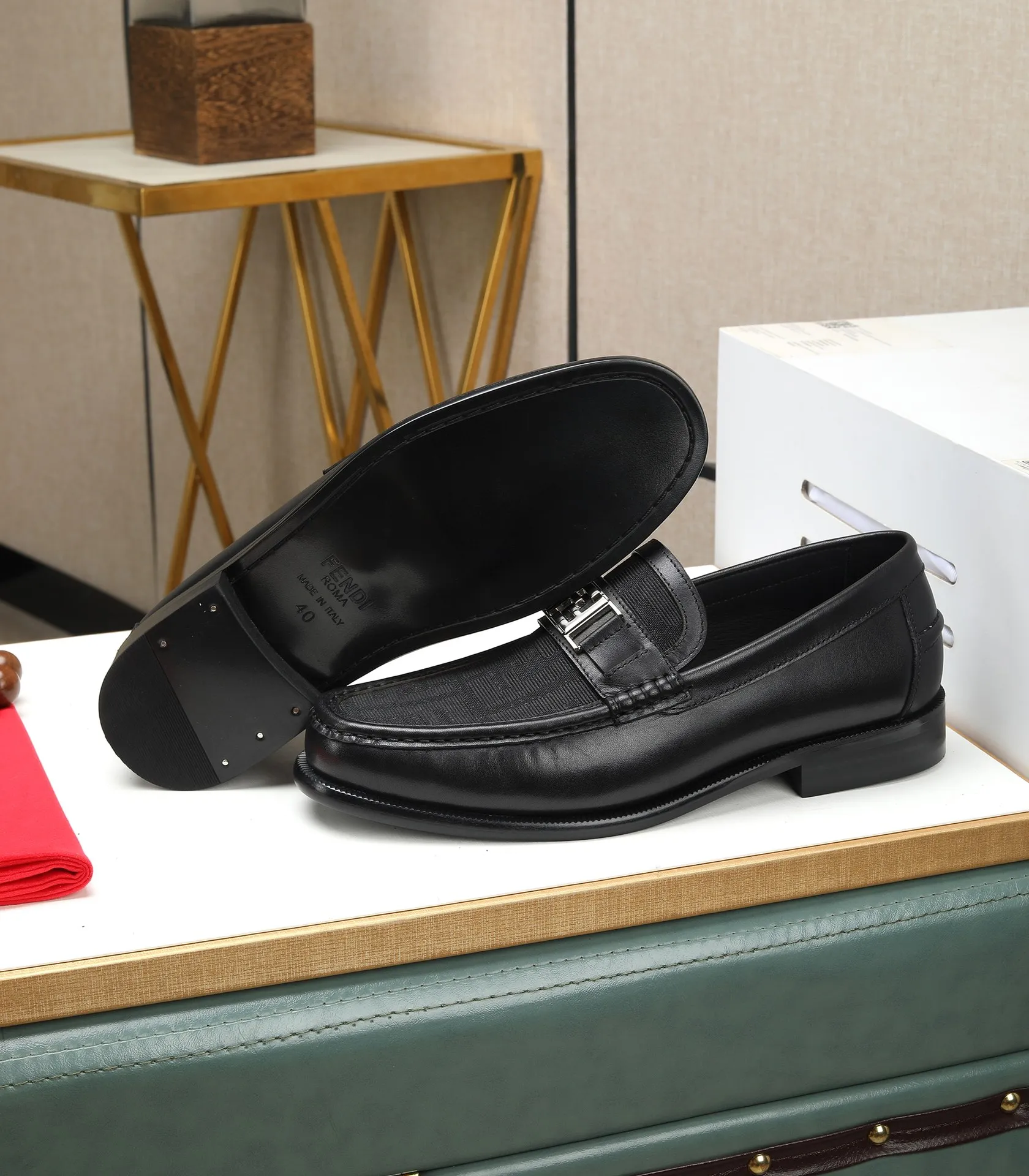 Men's shoes 💰580 (high-end, full cowhide) FENDI Fendi high-end formal leather shoes, original Italian imported cowhide surface + cowhide lining, original hardware, I believe you will be impressed from the first time you see it. The avant-garde atmosphere can no longer fully interpret its elegance. AAA grade rubber outsole, super comfortable. Original counter last, ensuring its original version and quality. The simple upper ensures its comfort and breathability. A pair of truly good shoes has its own unique soul, famous quality, regular size 38-44 (45 46 customized)